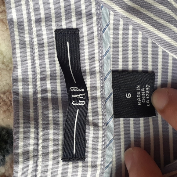 Gap Purple Button Down - Picture 5 of 6